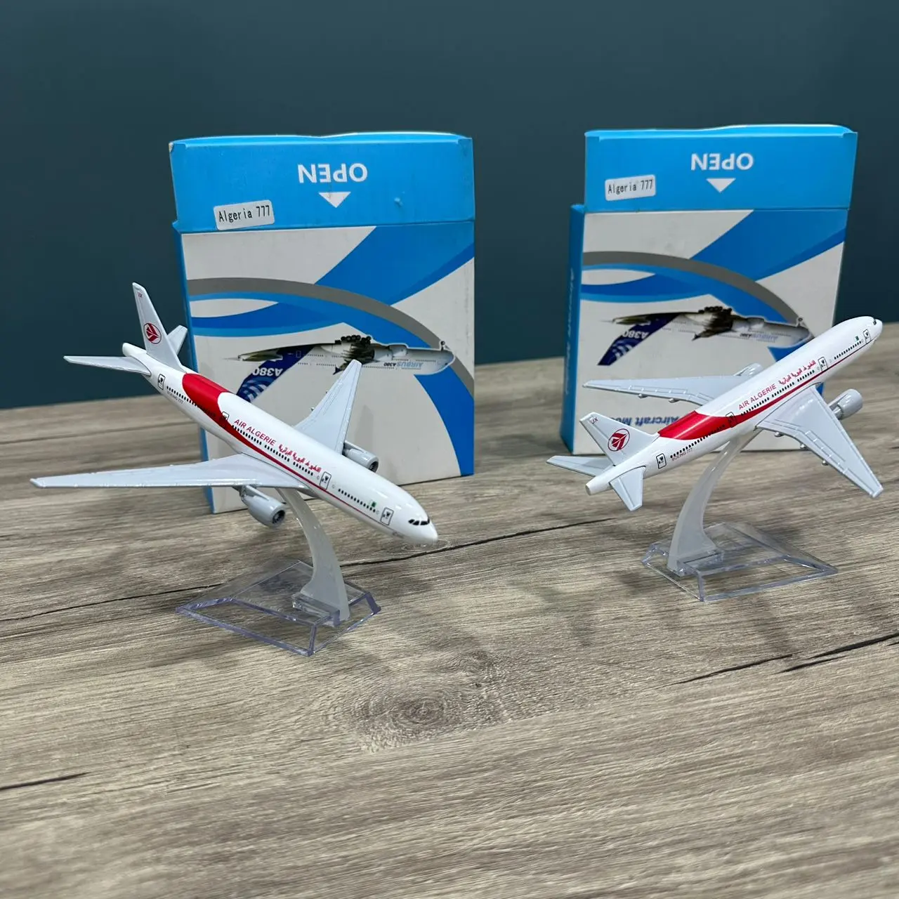 AVION MINI AIRCRAFT MODEL BOEING B777 ALGERIA 15CM AVEC SUPPORT EN METAL